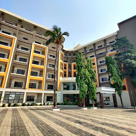 Golden Chariot Hotel Daman Kültér fotó