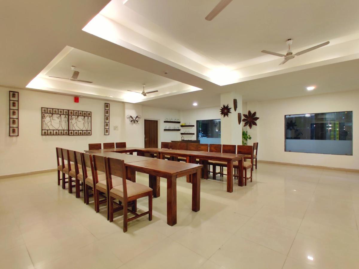 Golden Chariot Hotel Daman Kültér fotó