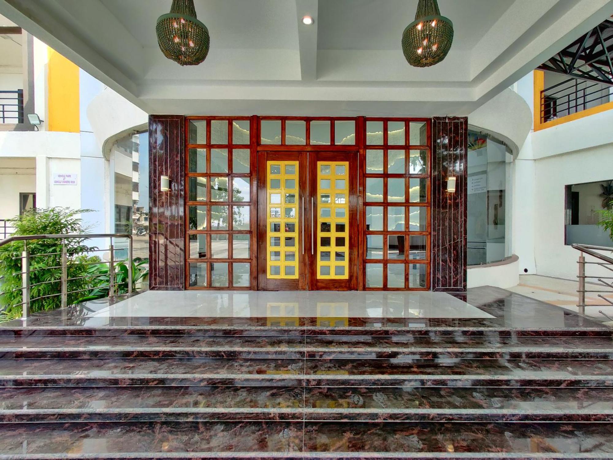 Golden Chariot Hotel Daman Kültér fotó