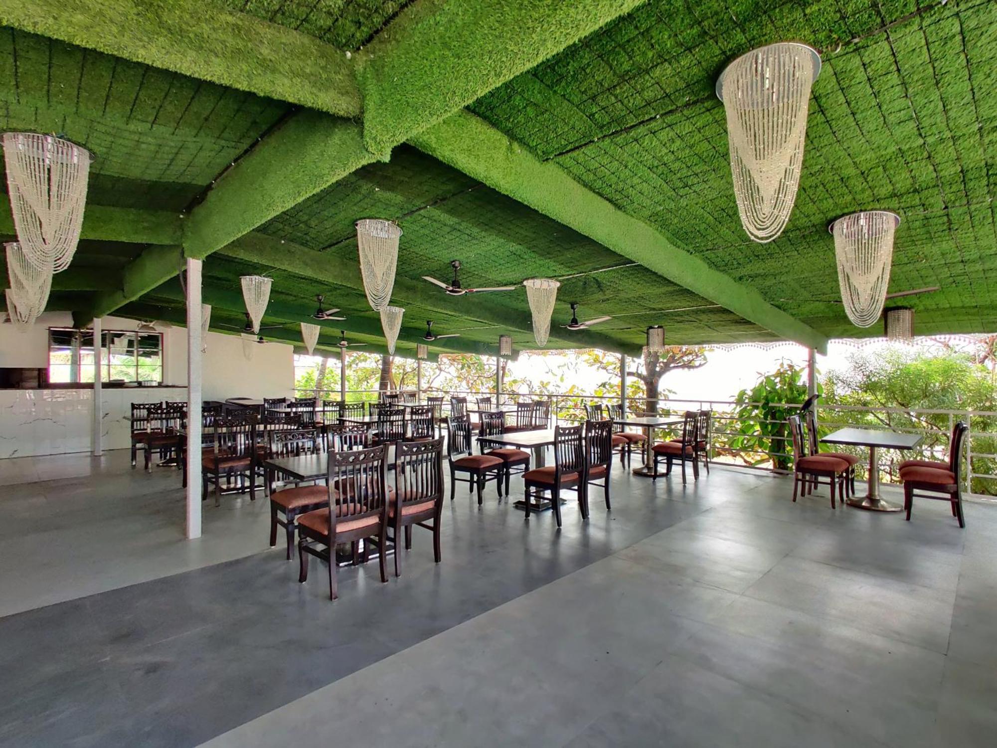 Golden Chariot Hotel Daman Kültér fotó