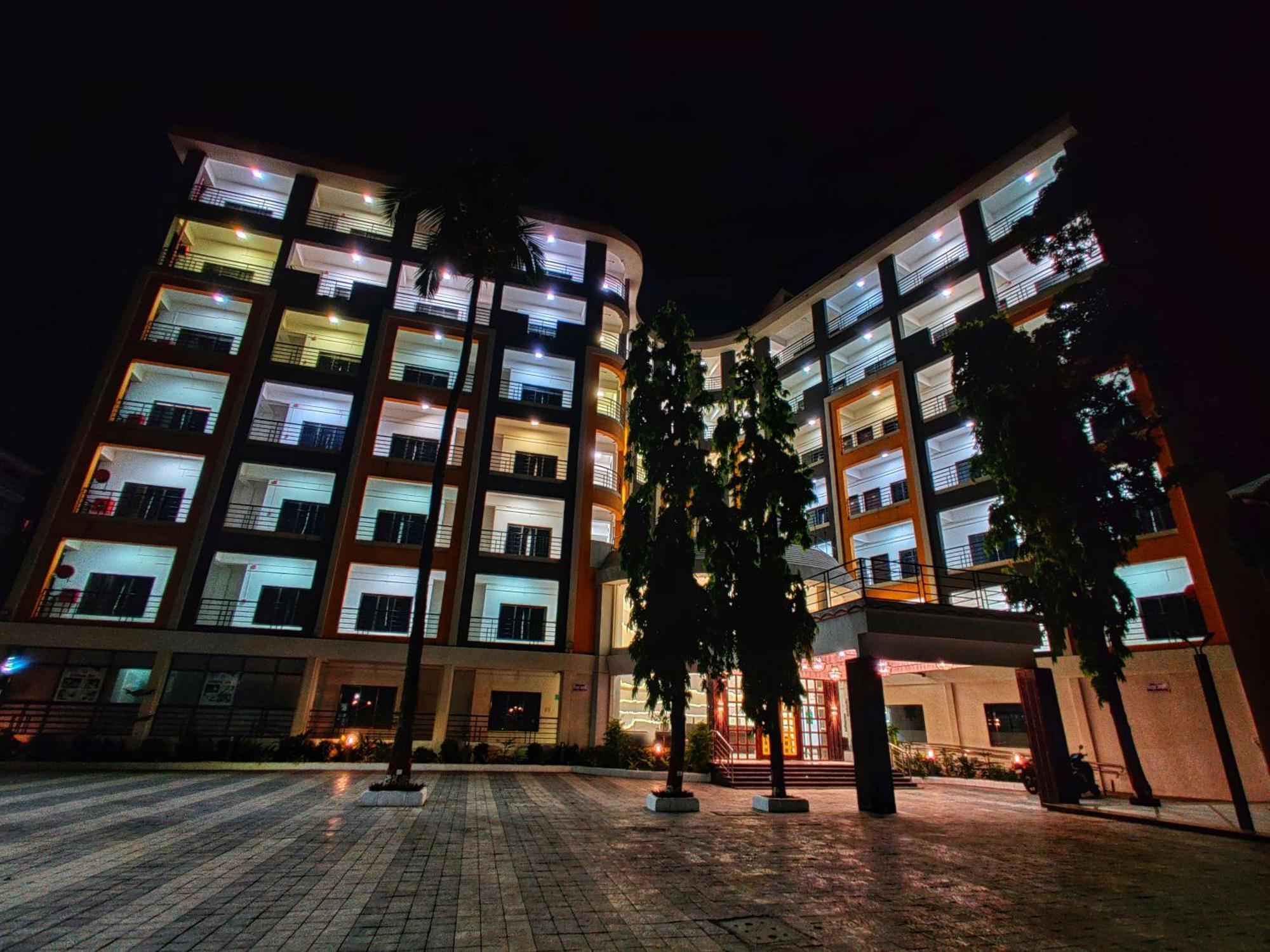 Golden Chariot Hotel Daman Kültér fotó