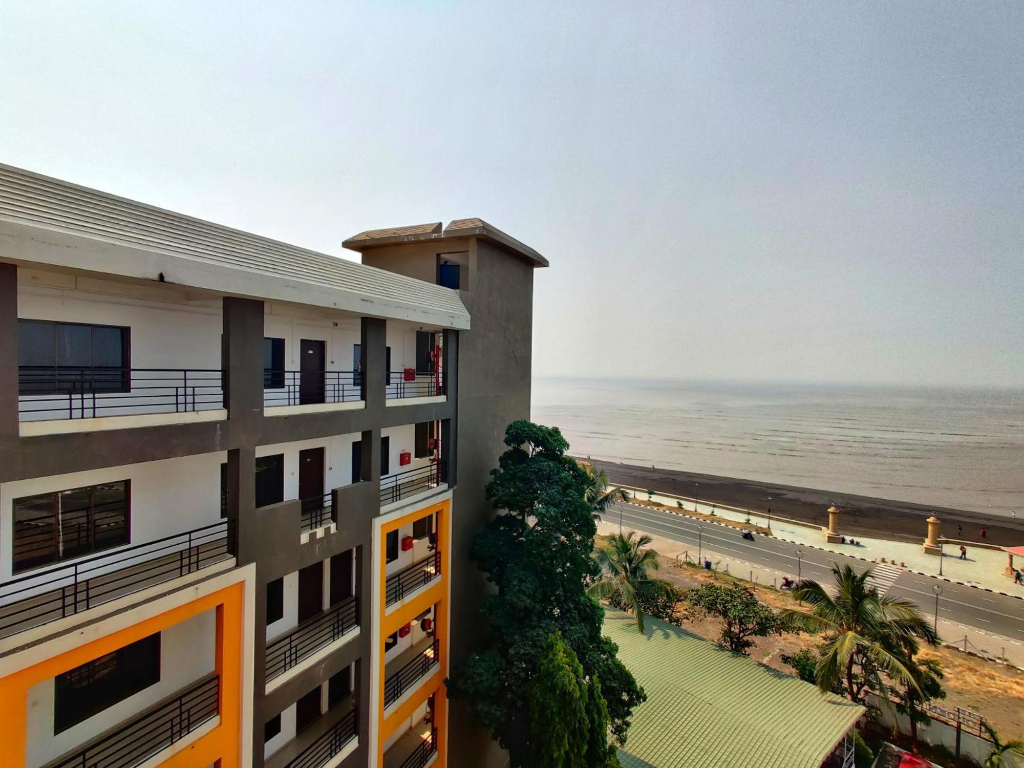 Golden Chariot Hotel Daman Kültér fotó