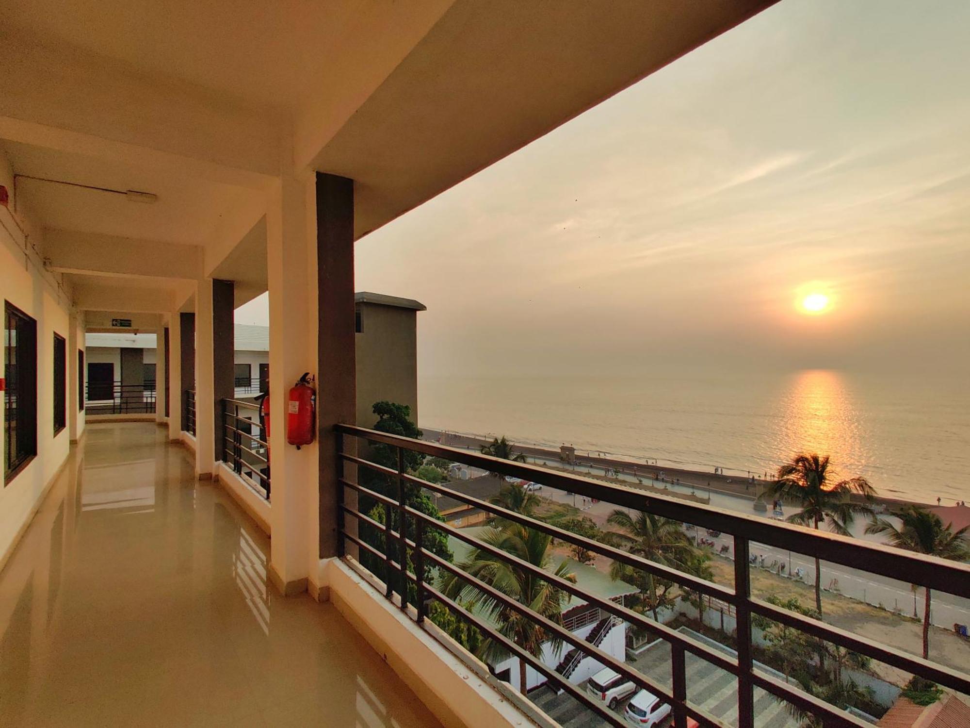 Golden Chariot Hotel Daman Kültér fotó