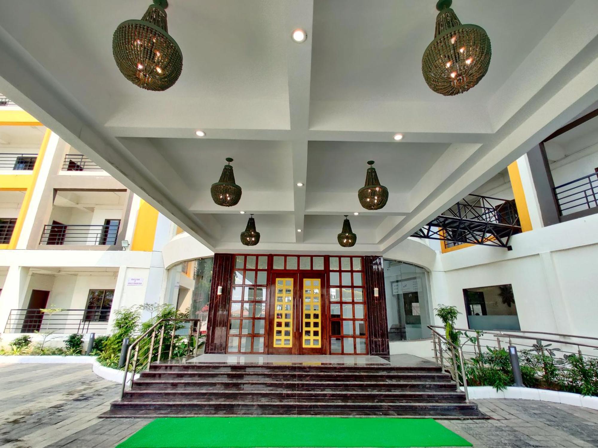 Golden Chariot Hotel Daman Kültér fotó
