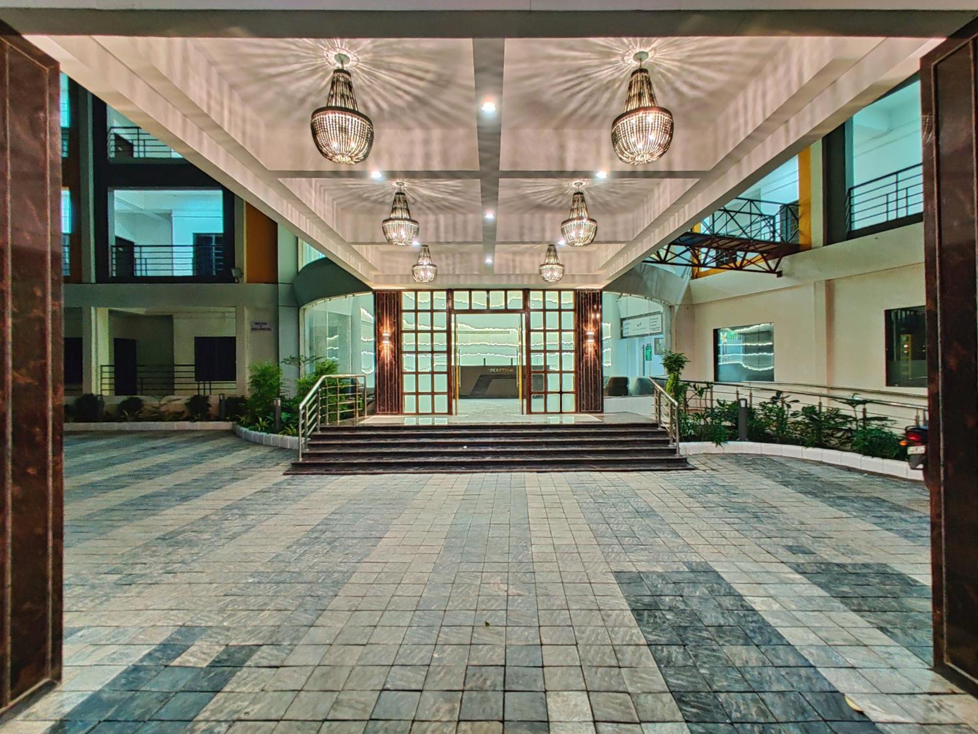 Golden Chariot Hotel Daman Kültér fotó