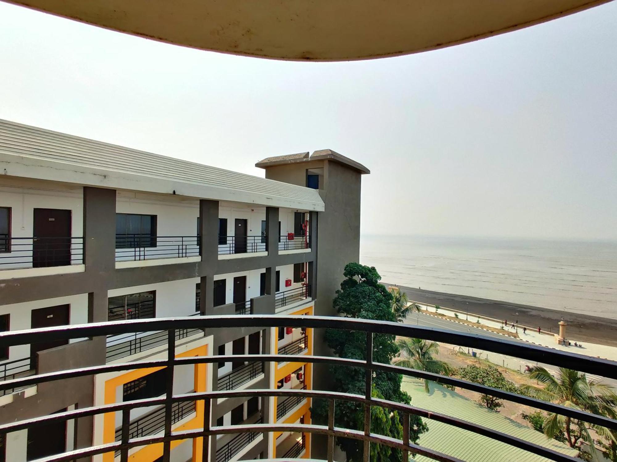 Golden Chariot Hotel Daman Kültér fotó
