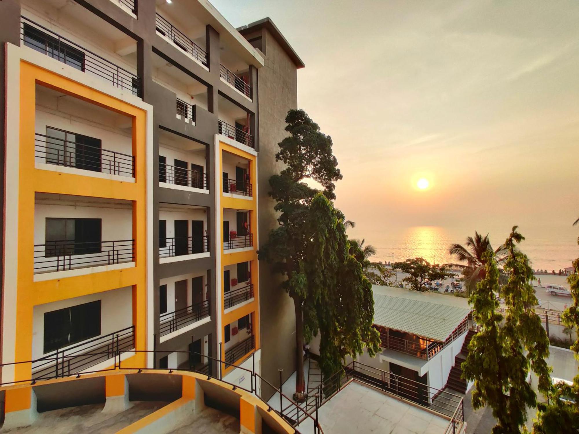 Golden Chariot Hotel Daman Kültér fotó