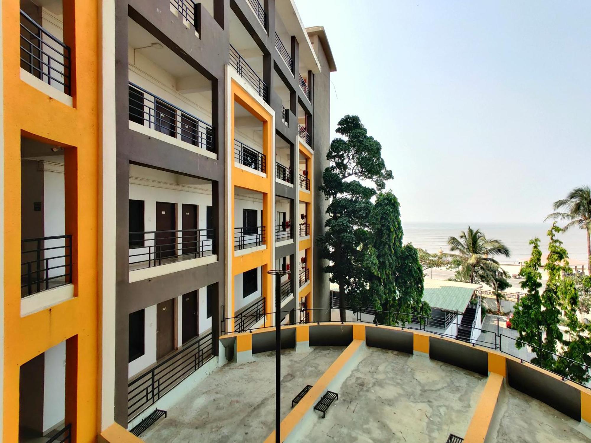 Golden Chariot Hotel Daman Kültér fotó