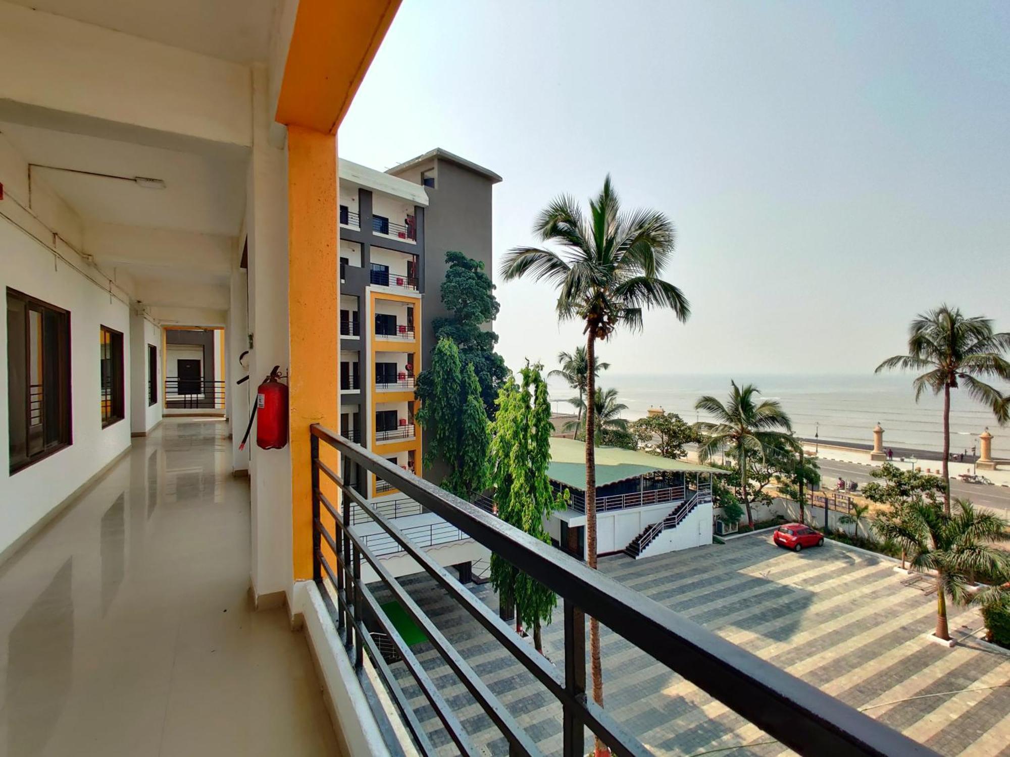 Golden Chariot Hotel Daman Kültér fotó