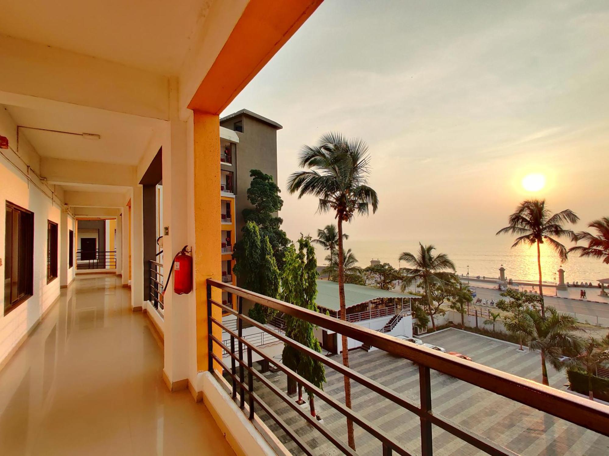 Golden Chariot Hotel Daman Kültér fotó