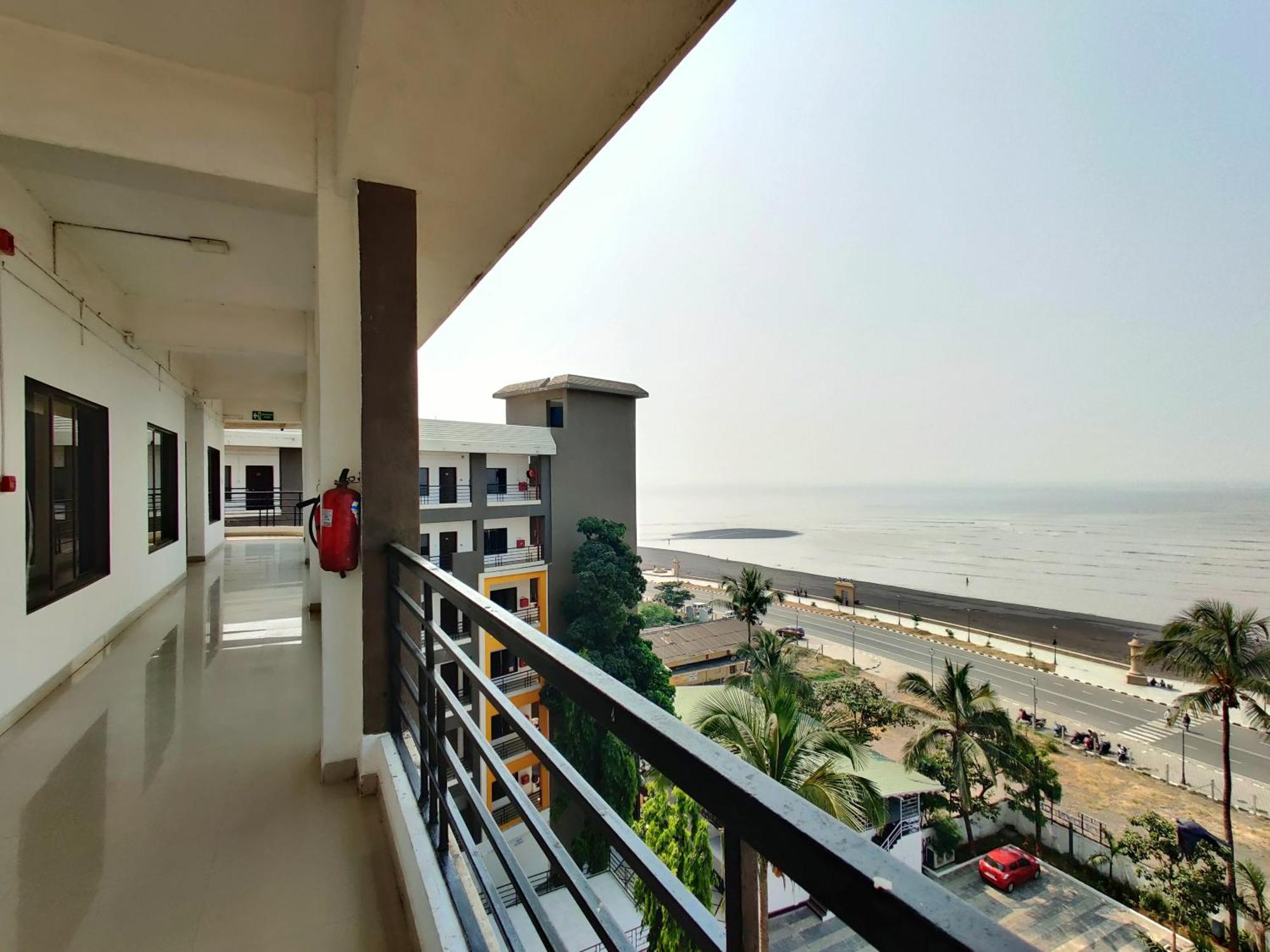 Golden Chariot Hotel Daman Kültér fotó