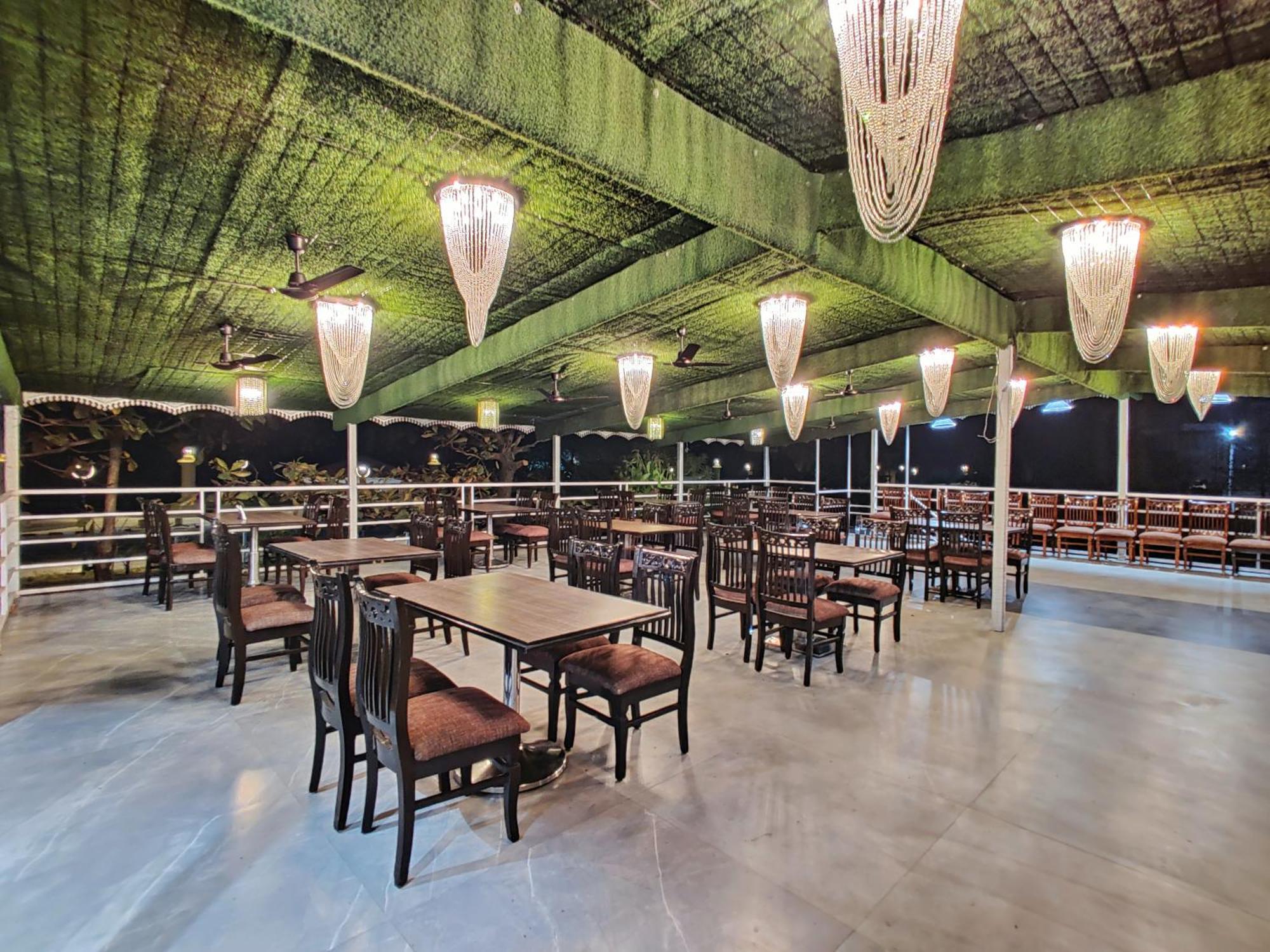 Golden Chariot Hotel Daman Kültér fotó