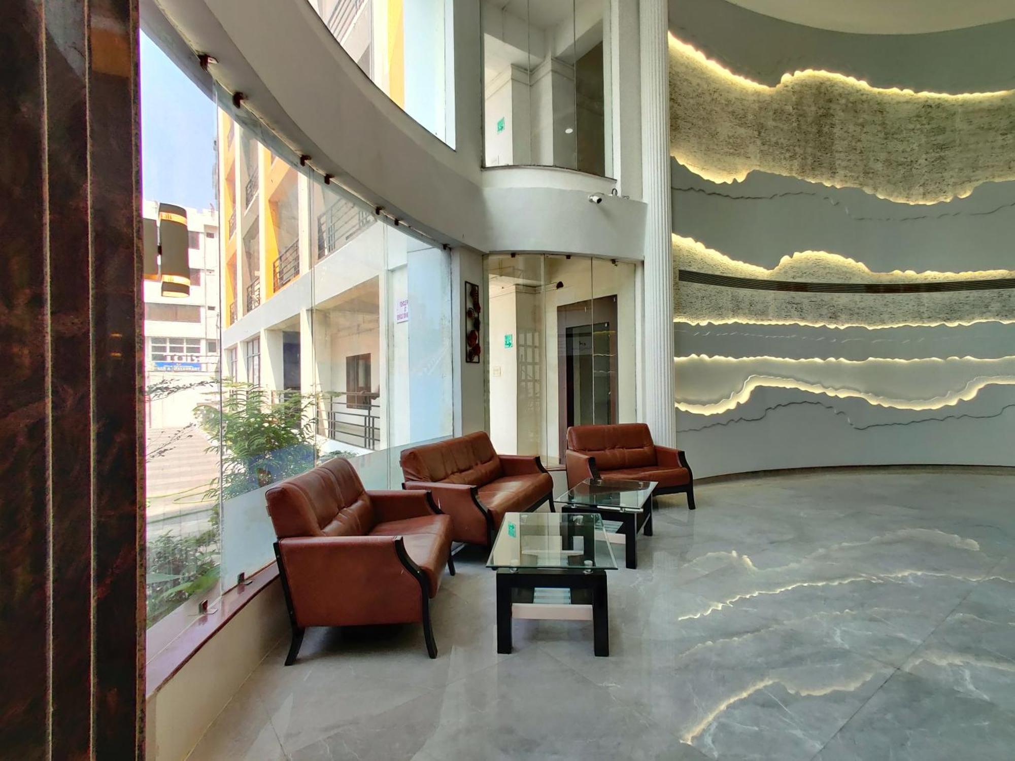 Golden Chariot Hotel Daman Kültér fotó