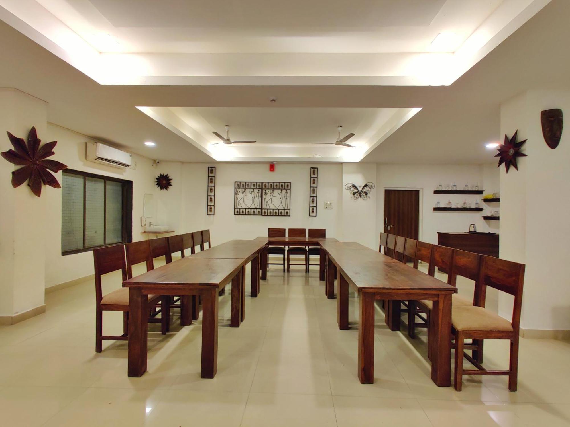 Golden Chariot Hotel Daman Kültér fotó