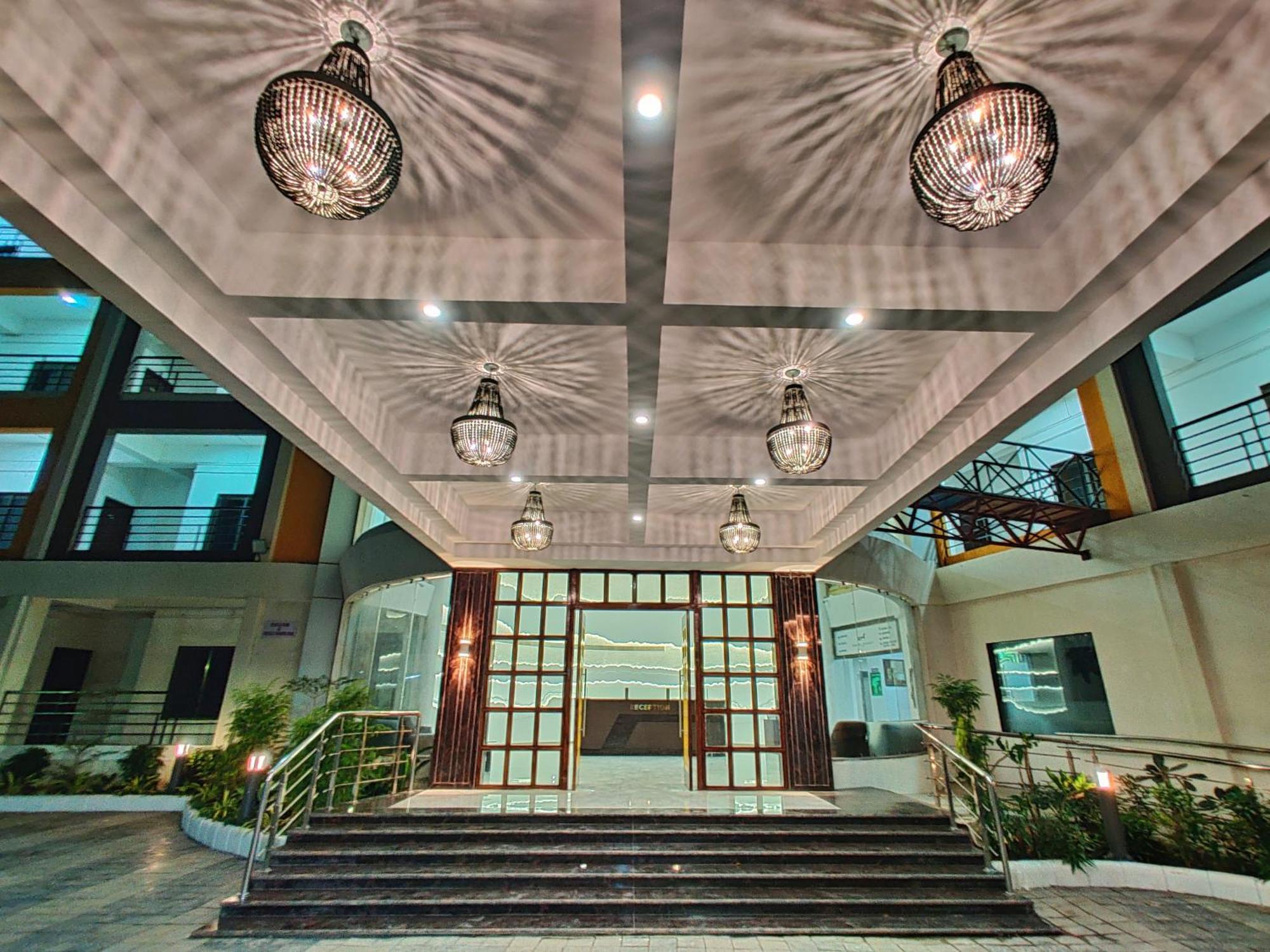 Golden Chariot Hotel Daman Kültér fotó